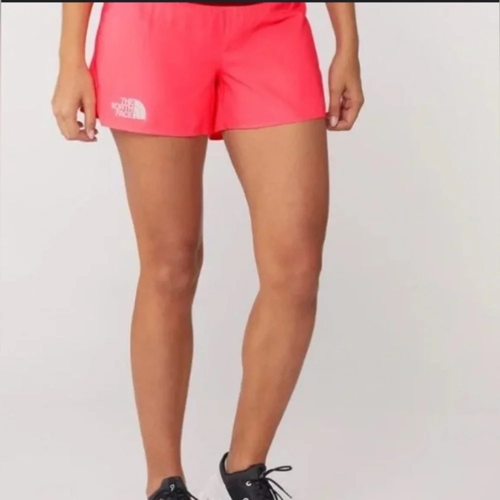 Women’s The North Face Standard Fit Radiant Poppy Shorts Size Small NEW WITH TAG